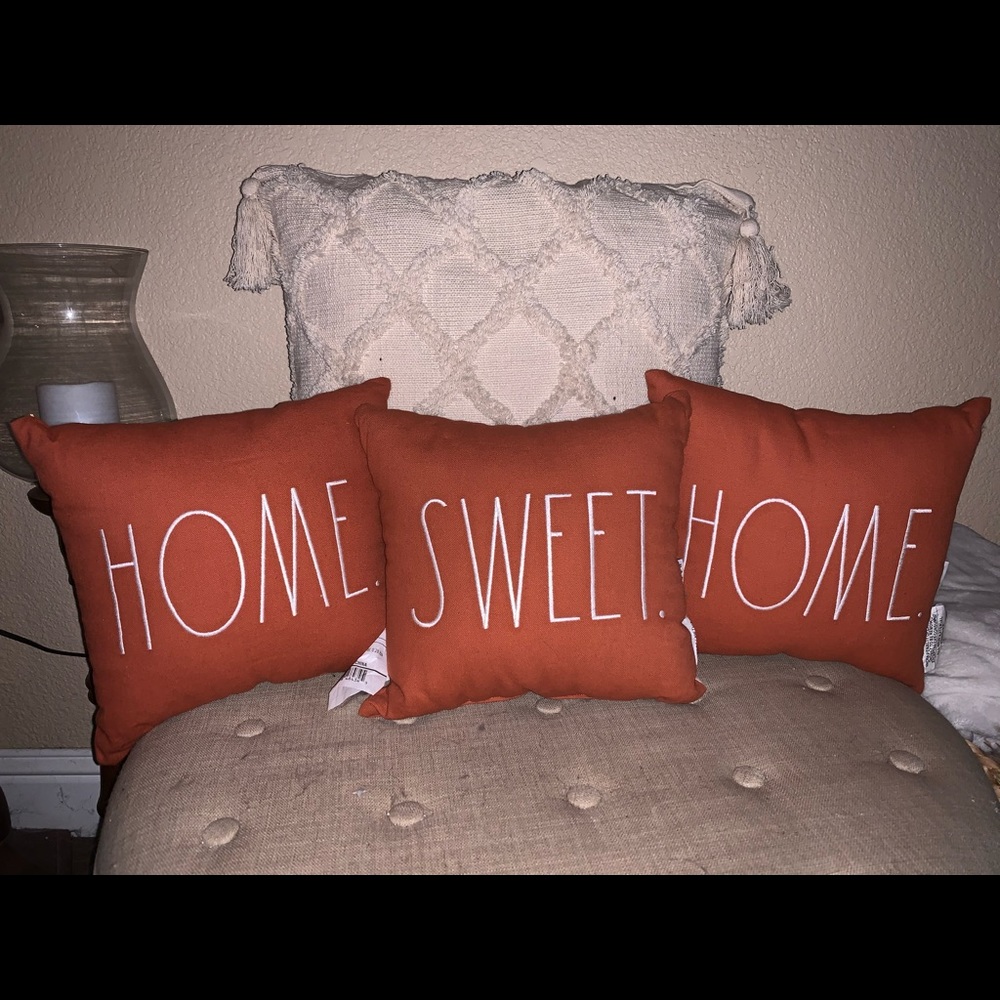 Rae Dunn pillow set